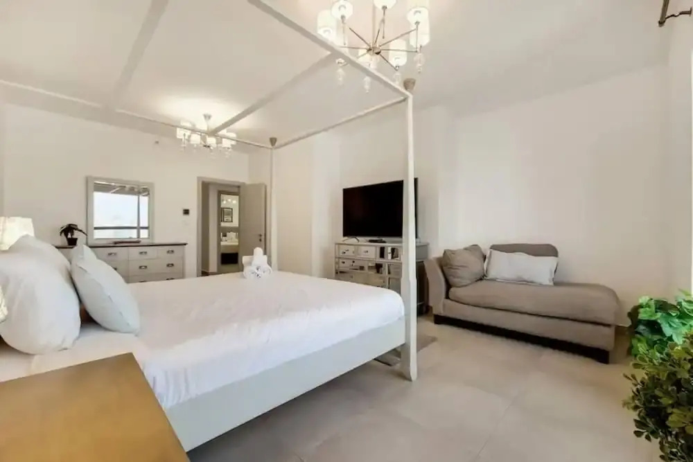 Jbr Sea View Captivating 4-bed Apartment in Dubai