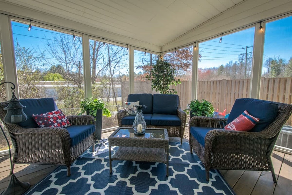 Rustic 4BR w Deck Firepit Darts Near Golf