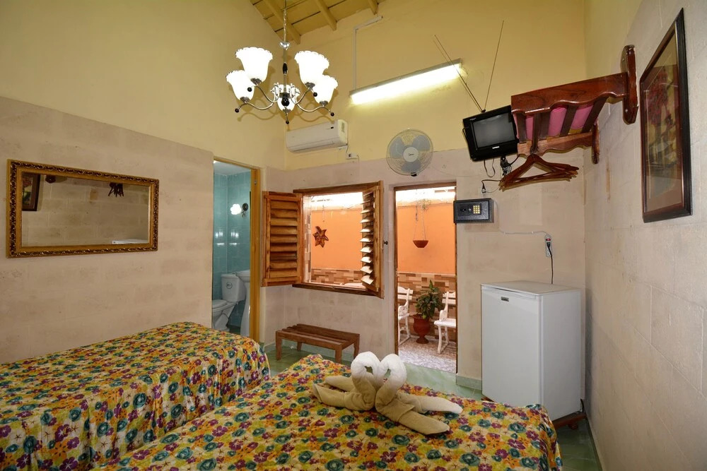 Cadena Hostal Roberto Carlos