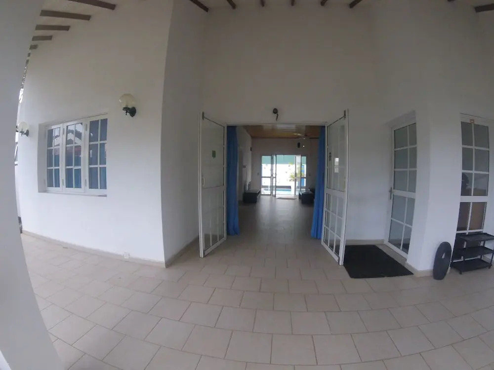Negombo Blue Villa Hotel