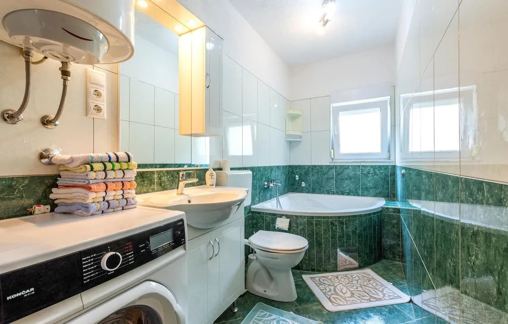Nice Apartment in Duce With 2 Bedrooms and Wifi