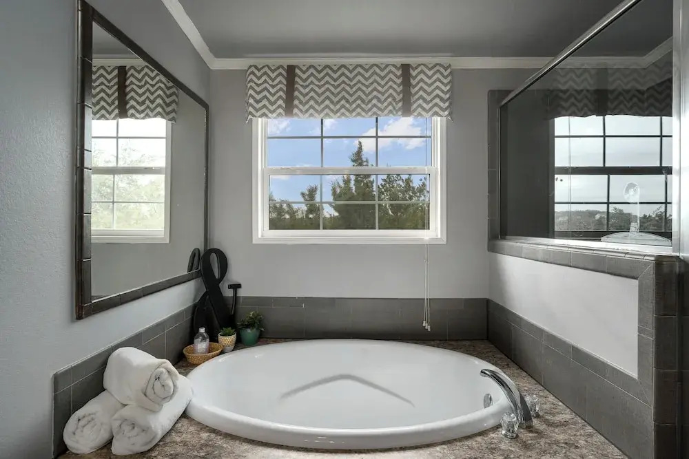 Hill Country Gem: Sunset Deck, Hot Tub & Fire Pit