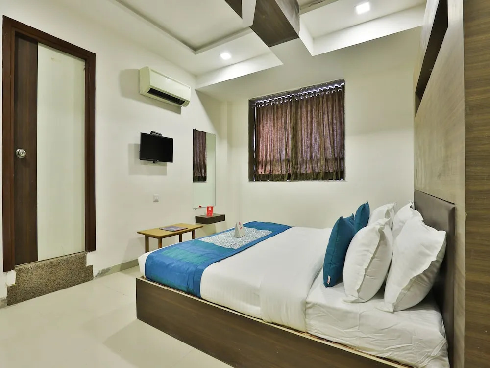OYO 12800 Hotel VLEE