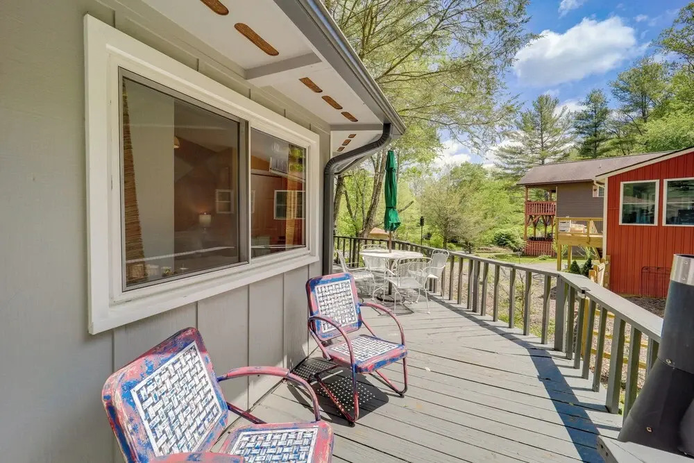 Pet-friendly Getaway w/ Porch in Banner Elk!