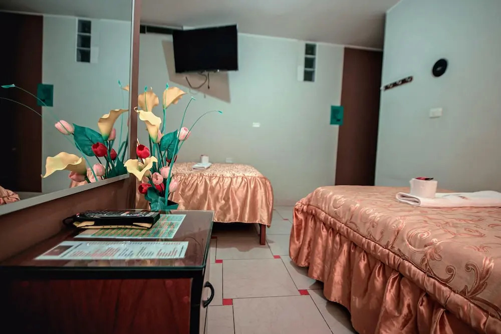 Hostal Spring II