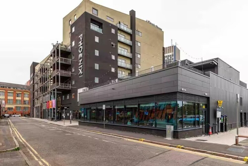 Central 1-bed Apartment With Free Parking & Wifi