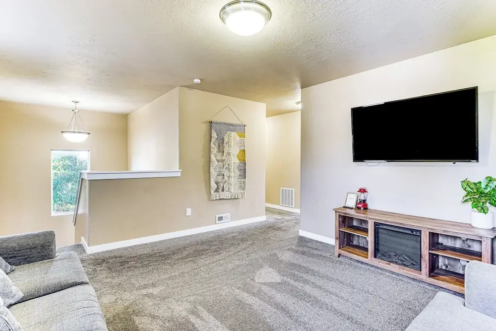 South Salt Lake Home w/ Hot Tub: 7 Mi to Downtown
