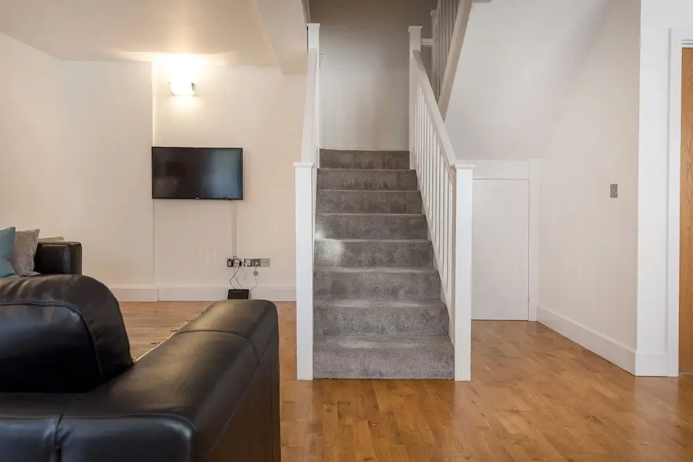 Spacious & Modern 3 Bedroom Apt Near Canary Wharf