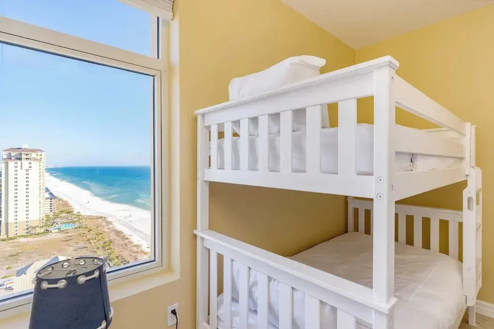 Beachfront 3bdr Private Beach Access, Ocean Views, Gym Sunscape by Avantstay