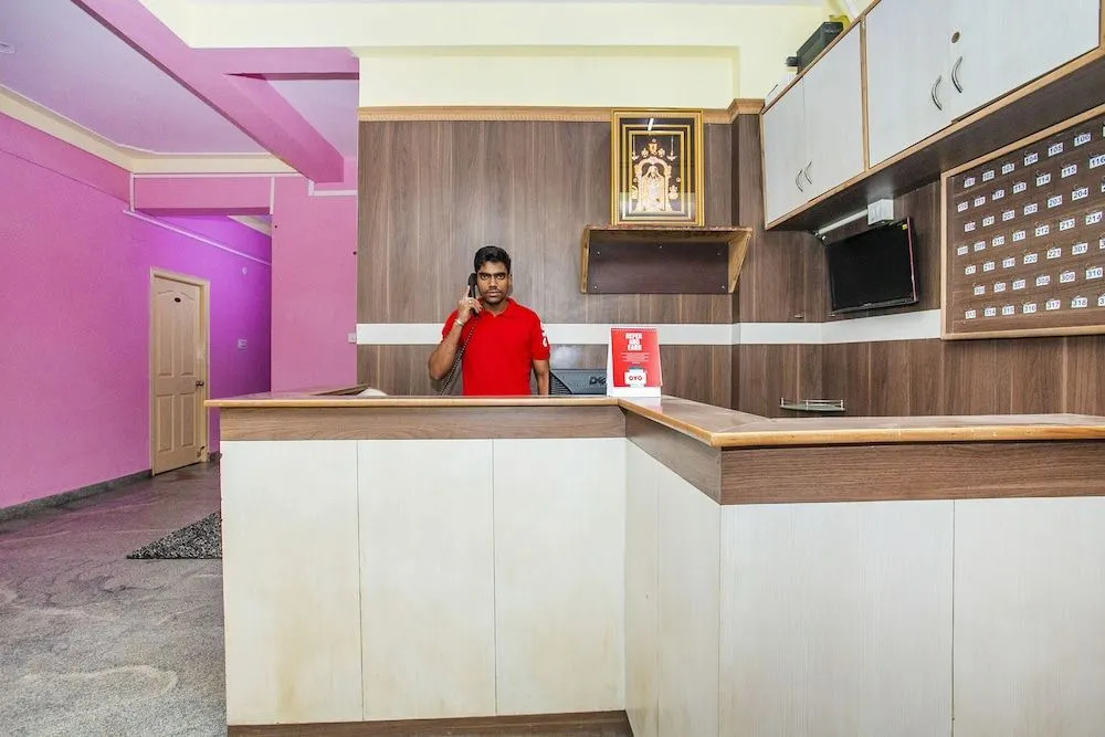 OYO 17136 Hotel Chinmayee Inn