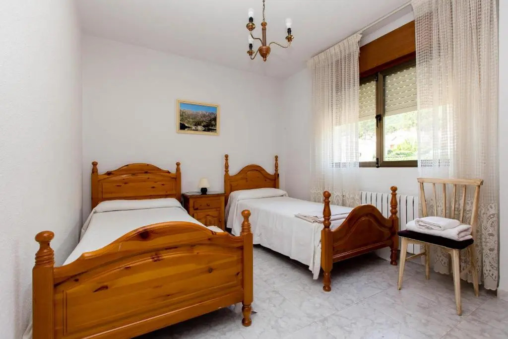 Villa-Piedralaves-aMatalasviñas-piscina-4 viviendas