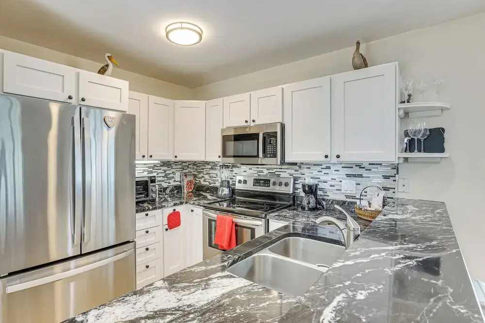 4 Mi to Beaches: St Simons Island Escape w/ Patio!