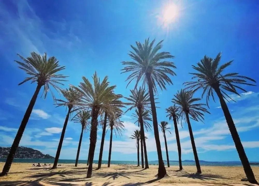 Townhouse in Roses Near Platja de Canyelles