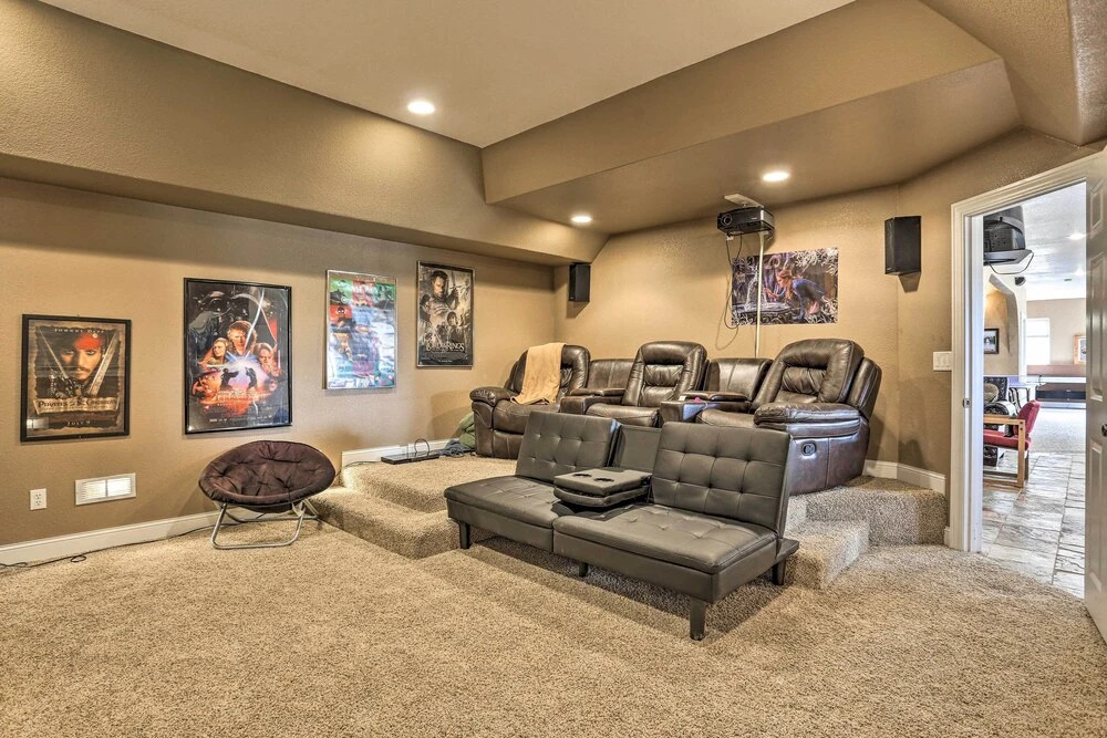 Black Hawk Lower-level Unit With Game Area!