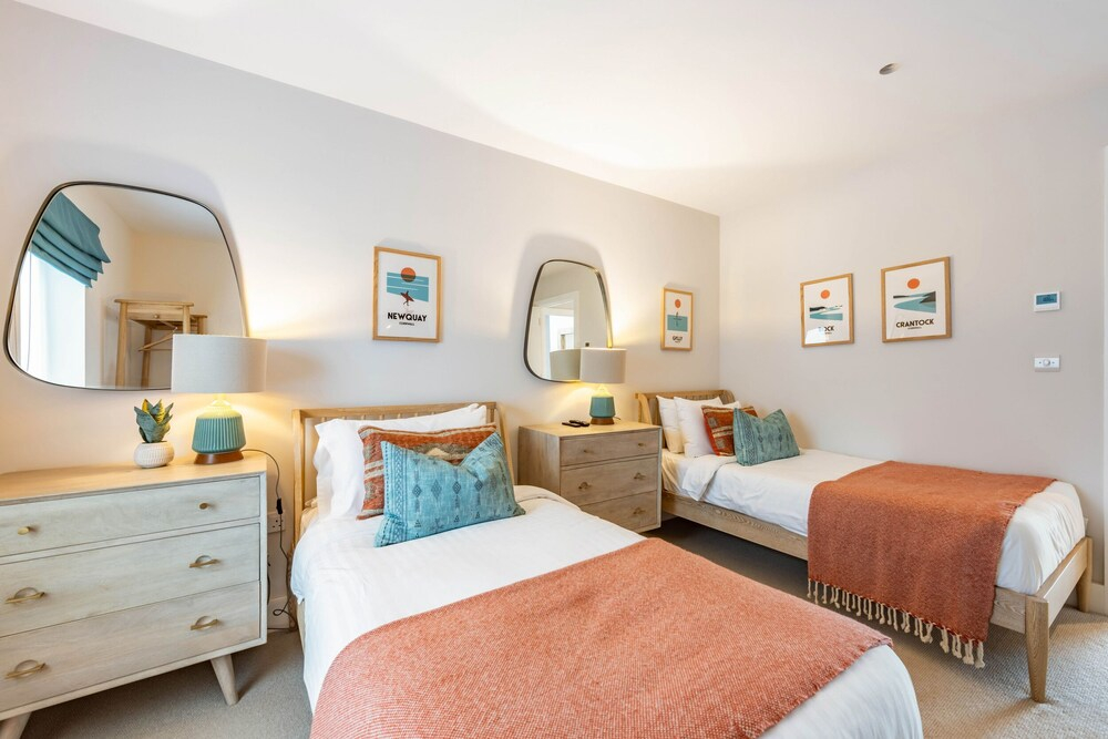 Porth Beach Villa