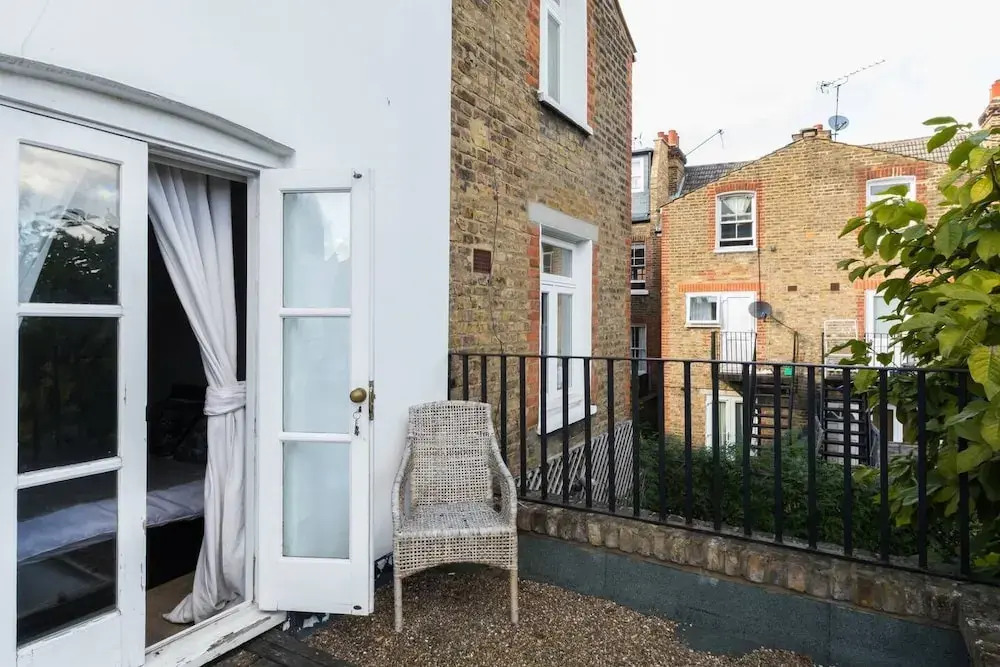 Fabulous 4-Bed House in Fulham with Garden!