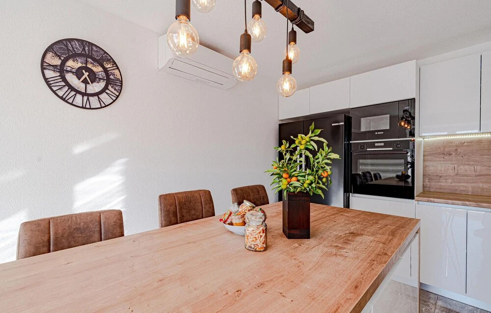 Lovely Home In Kuciste