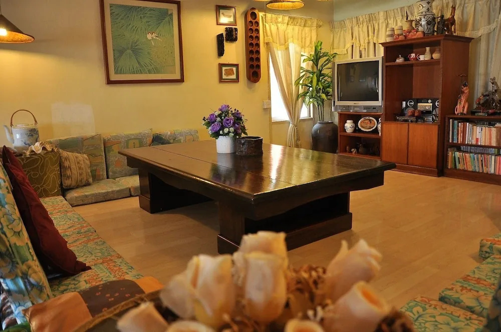 TRAVELLERS LODGE