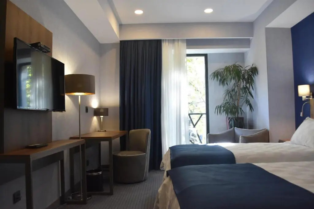 Avenue Hotel