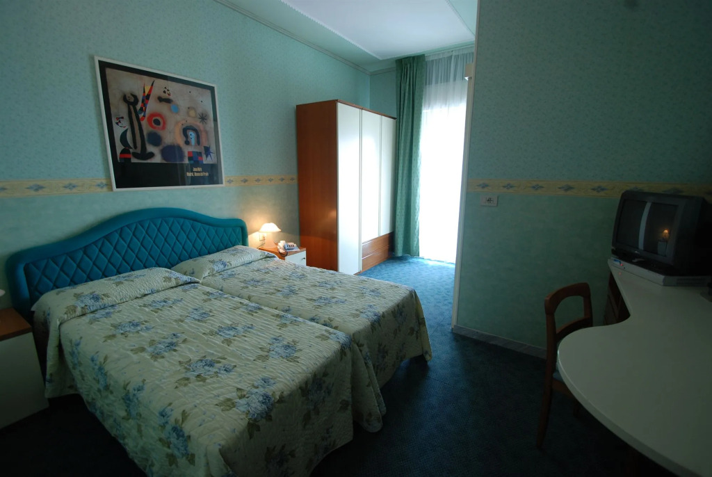 Hotel Carillon