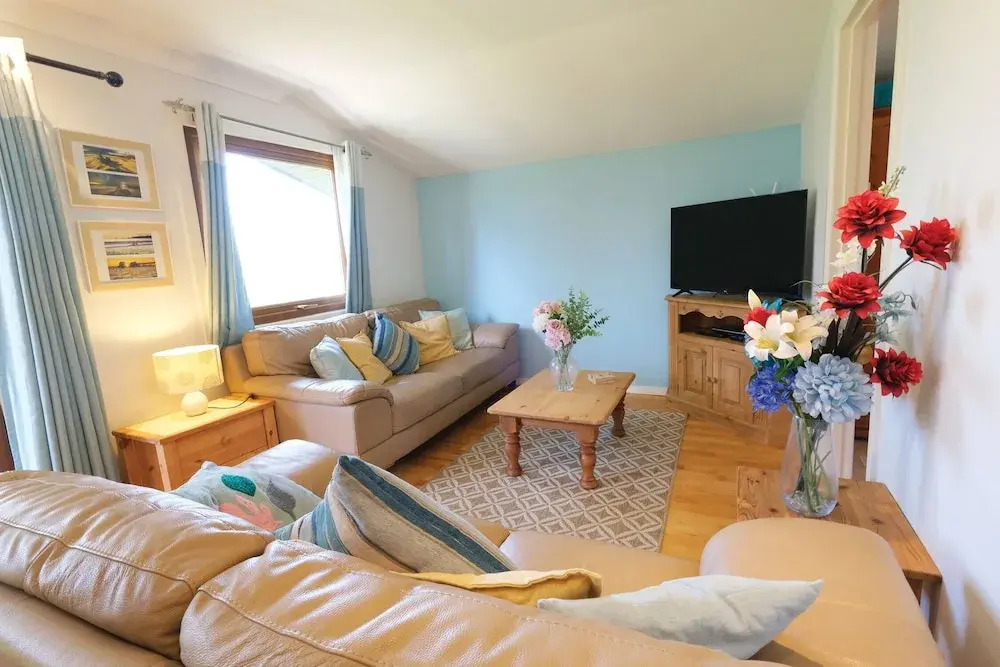 Merlins Cabin - 2 Bed - Blaen Cedi Farm