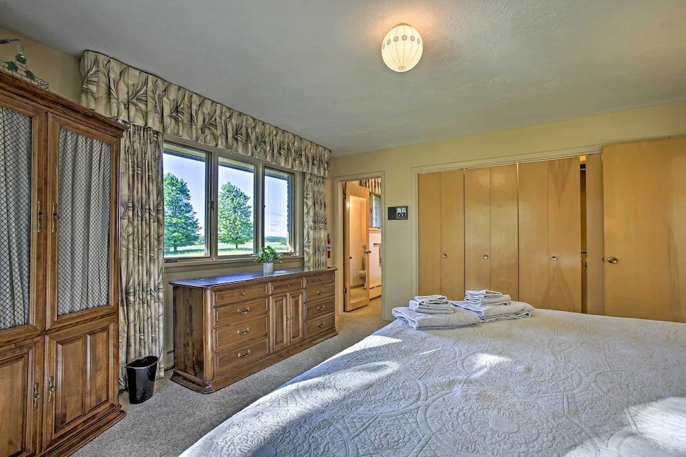 3 Mi to Silver Lake: Traverse City Home w/ Deck