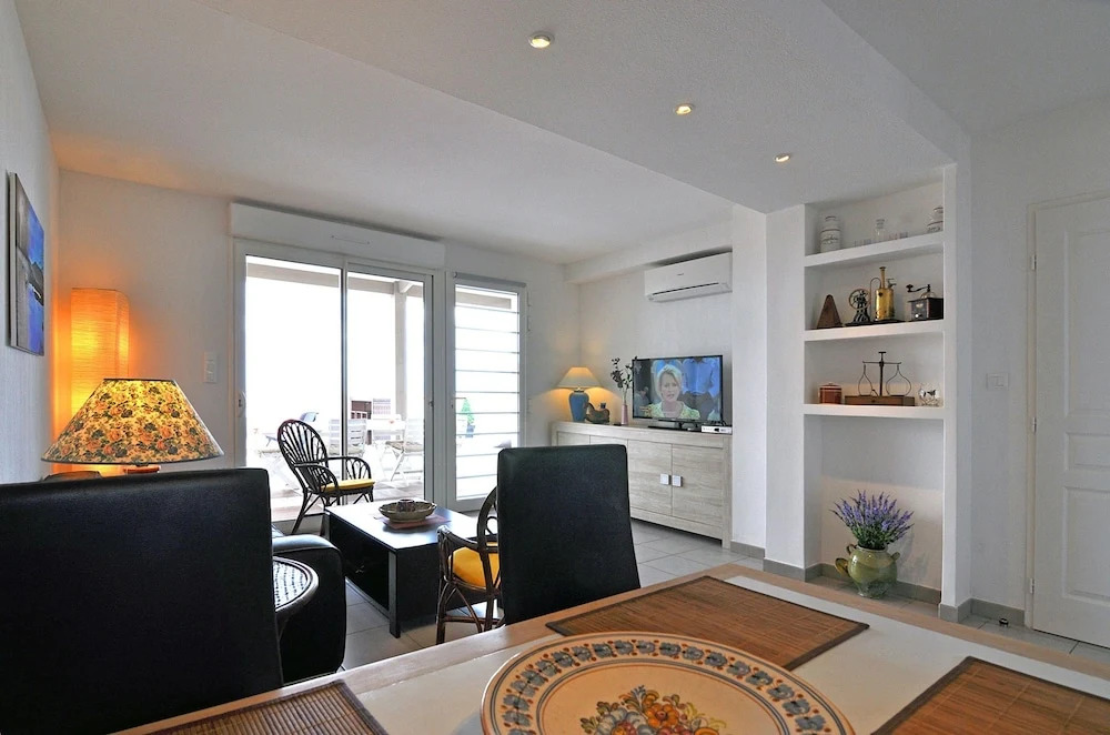 Villa With 2 Bedrooms in Saint Pierre la Mer, With Wonderful sea View