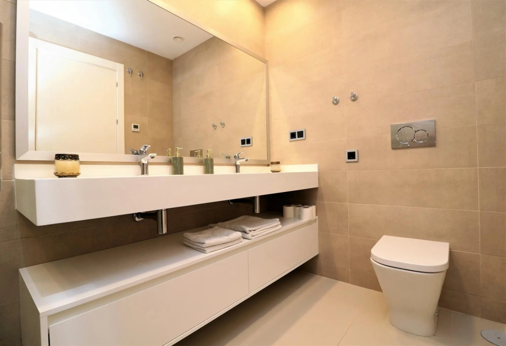 Sunset Drive 1-46 Poniente Beach