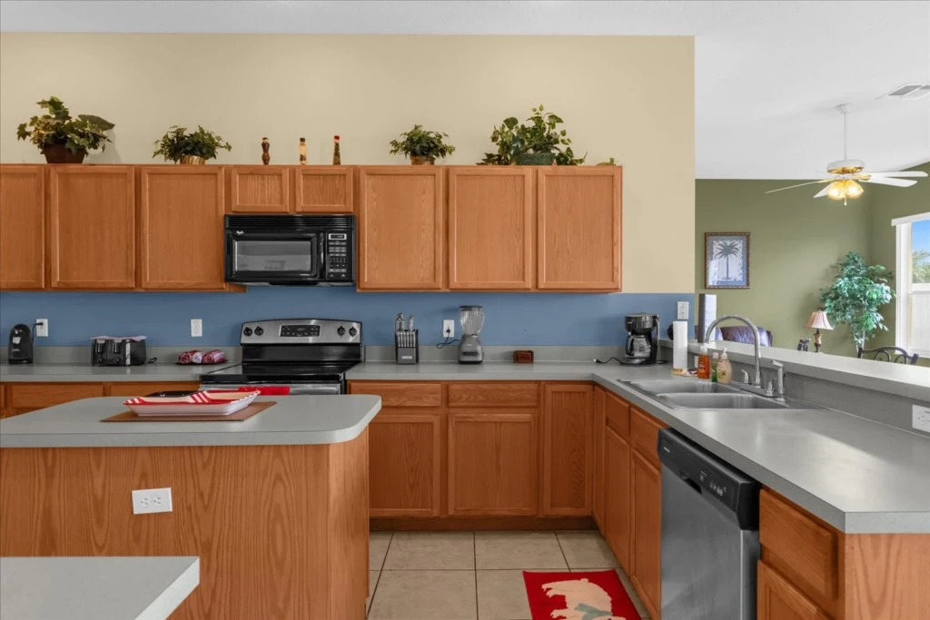 6 BR Ballyshannon Hideaway Villa w/Pool & Games, Davenport, US