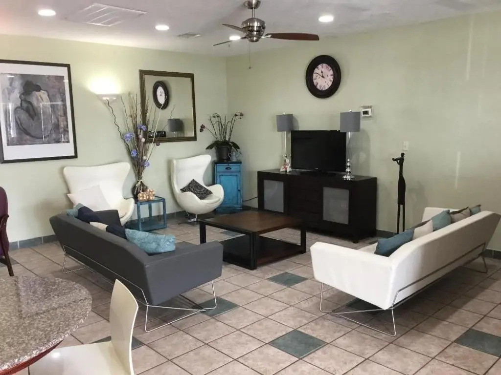 Houston Inn and Suites