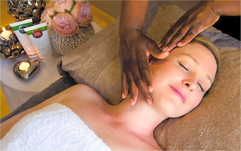 Three Oaks and an Aloe Boutique Hotel