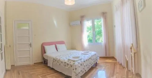 The Athenian House -Duxiana bed