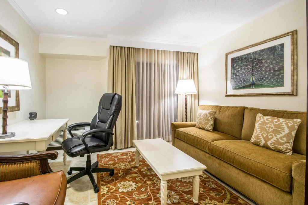 Comfort Suites Paradise Island