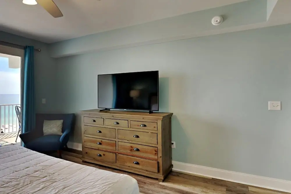 Laketown Wharf #1523