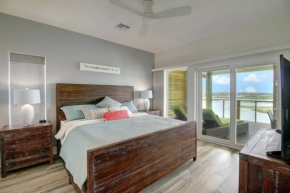 Paradise Ahoy 4 Bedroom Home by Redawning