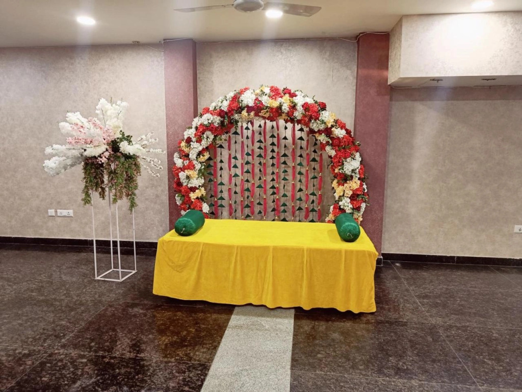 FabHotel Noida Suites Sector 20