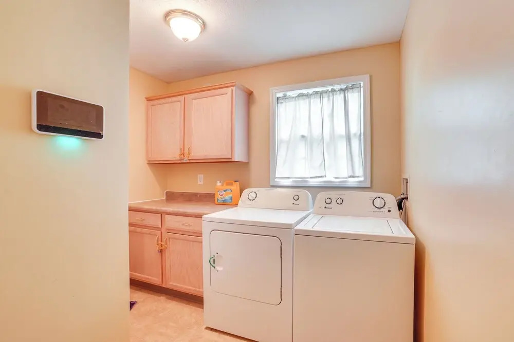 Spacious Champaign Home By University of Illinois!