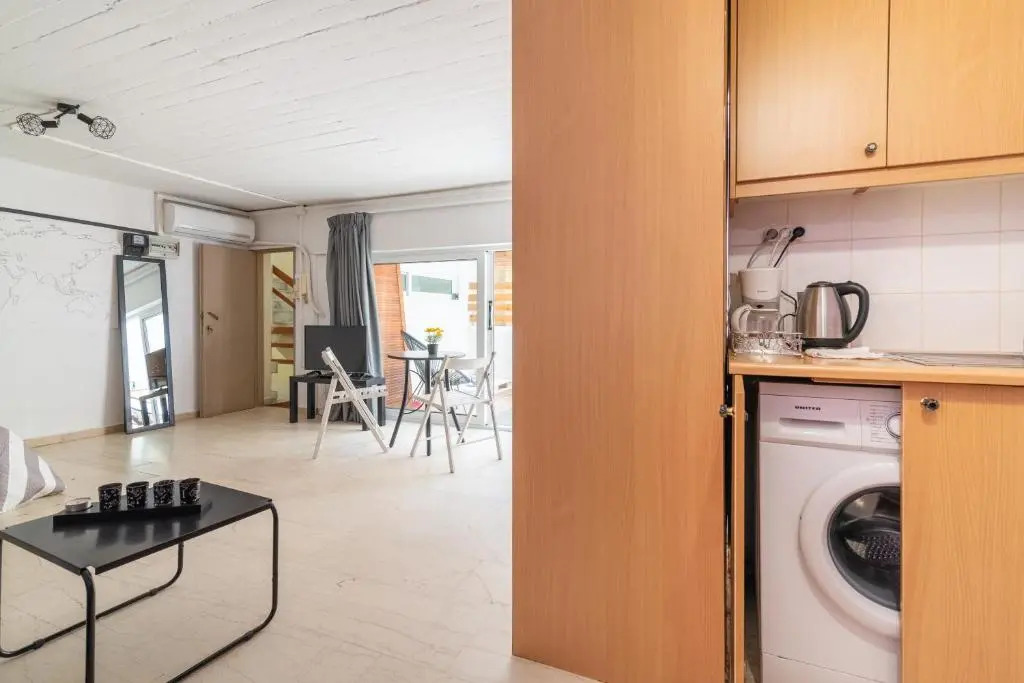 Loft Style Central Studio Large Terrace 100Mbps