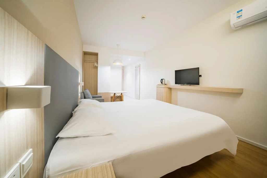 HanTing Hotel (Shanghai Hongqiao Railway Station Beizhai Road)