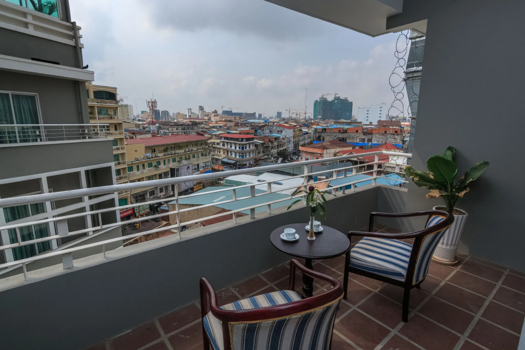 Paradise Hotel