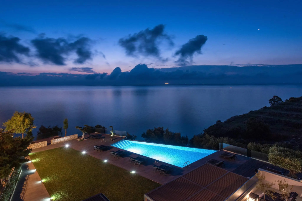 Kymothoe Elite Suites