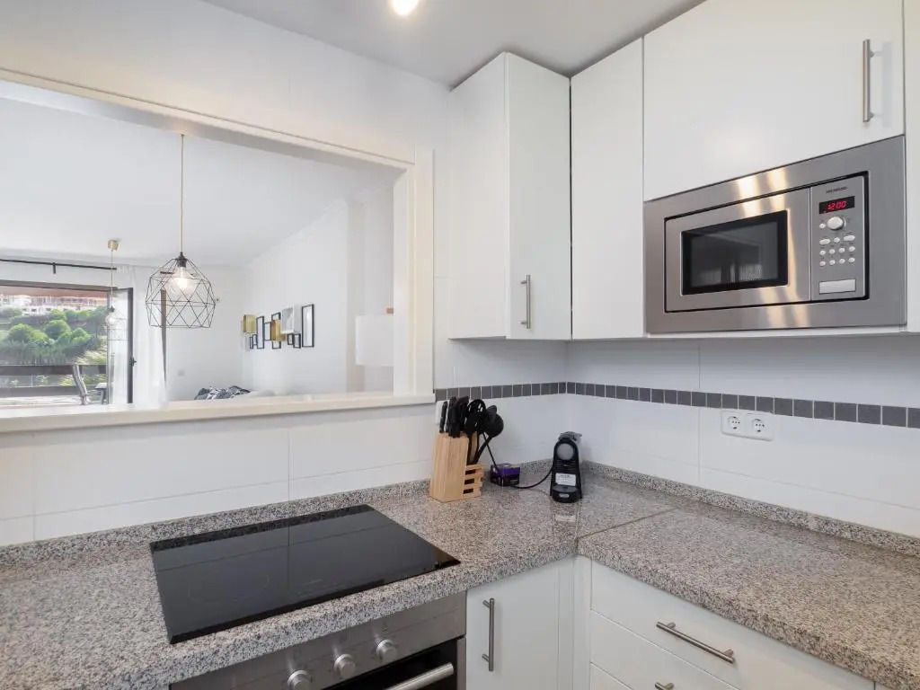 2297 Superb 2 bedrooms with seaview