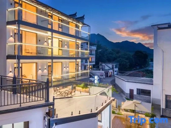 Wuyuan Ruyou Courtyard Hotel