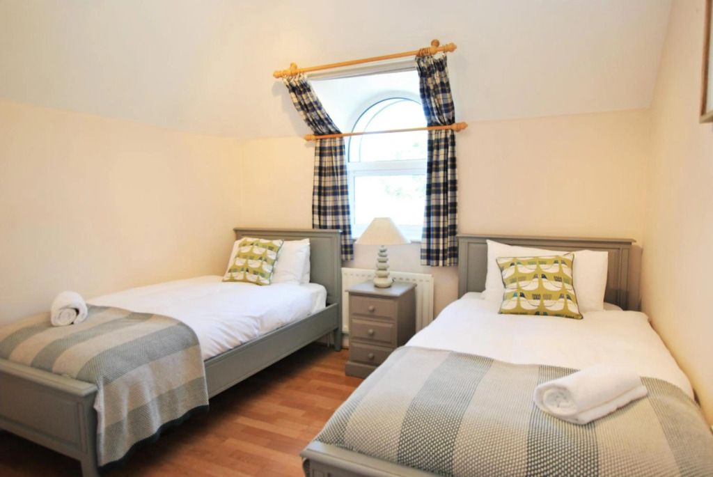 Accommodation Windsor Ltd - 9 Lord Raglan House