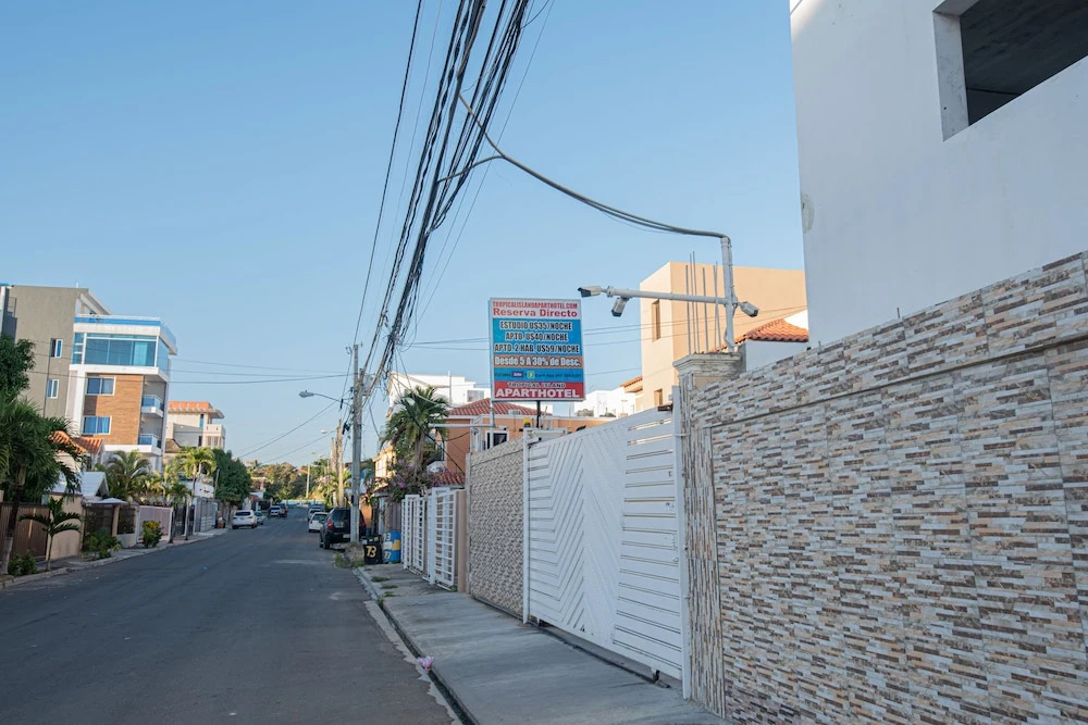 1 Bedroom Apartment Free Wired & Wireless Internet