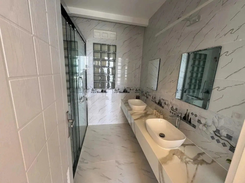 The Crown Luxury 4BR Penthouse