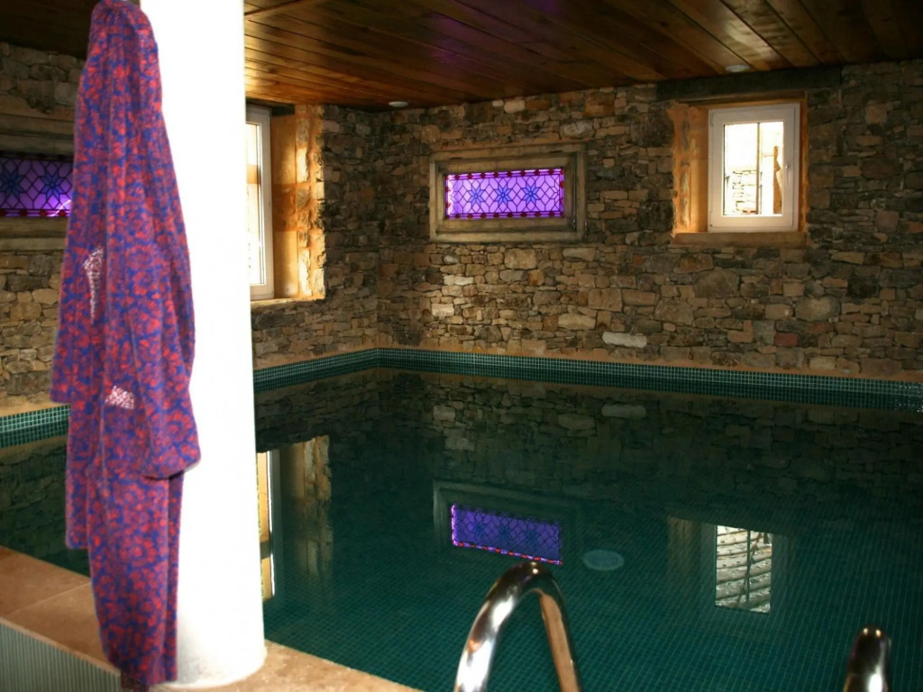 Nice holiday home in Nouvelle-Aquitaine with indoor pool