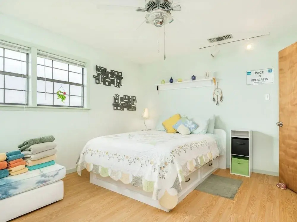 103 Galveston home - 3 Br home by RedAwning