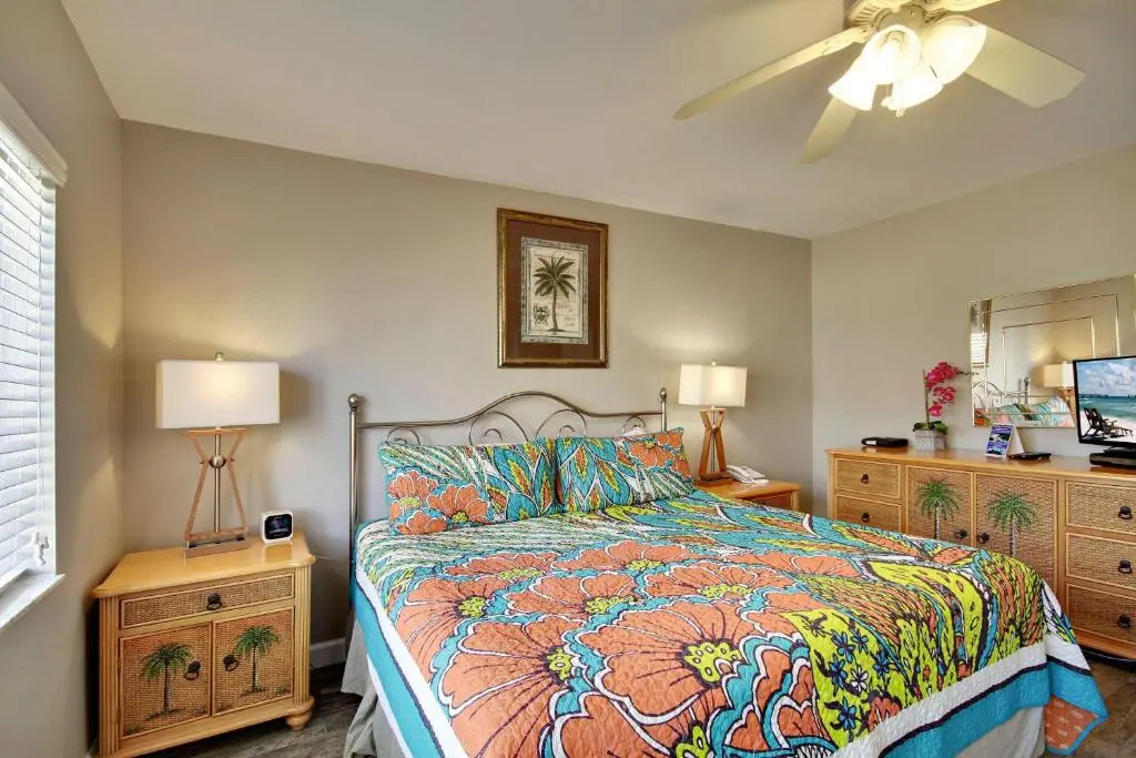 Land's End 8-306 Beach Front - Premier