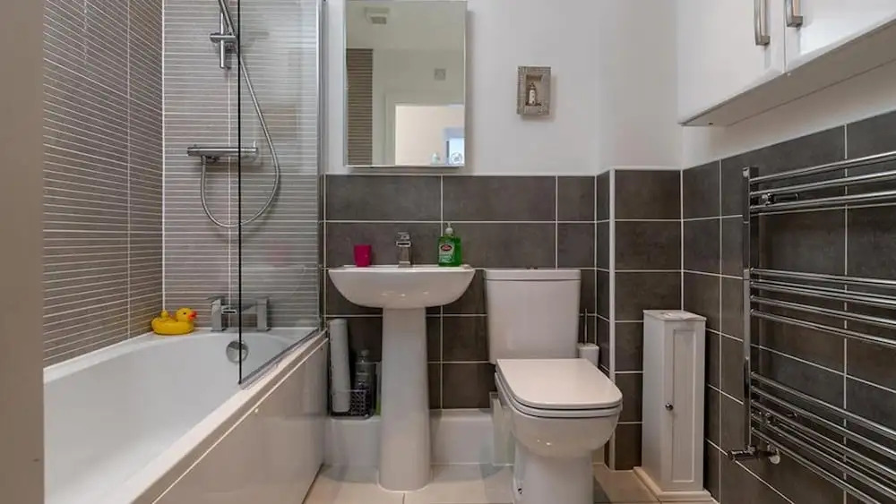 Modern Apartment in Deganwy With Parking